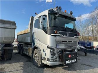 Volvo FH16 plow rigged tipper