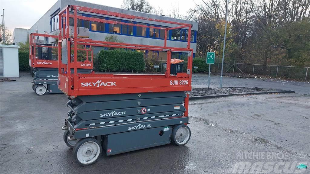 SkyJack SJIII3226 Scissor lifts
