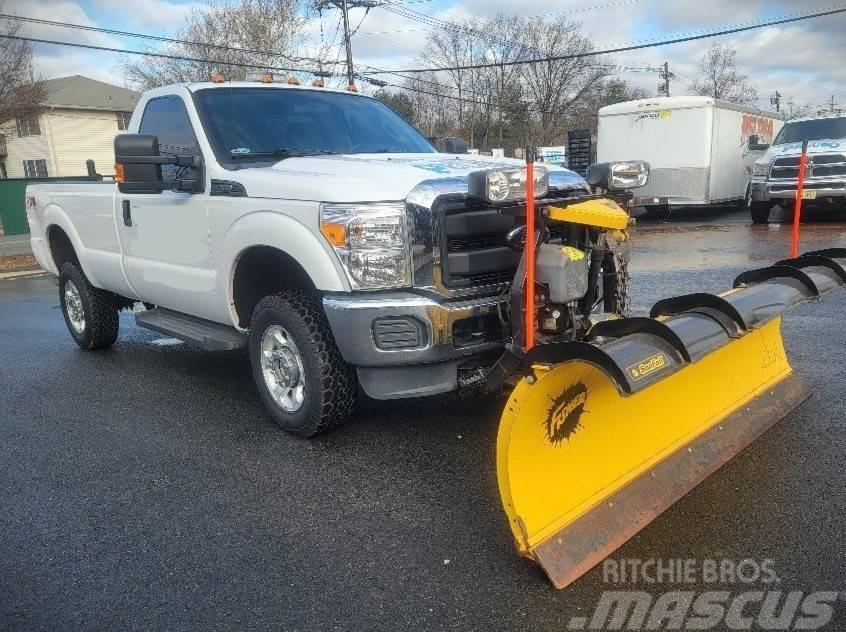 Ford F 250 FX4 Snow blades and plows