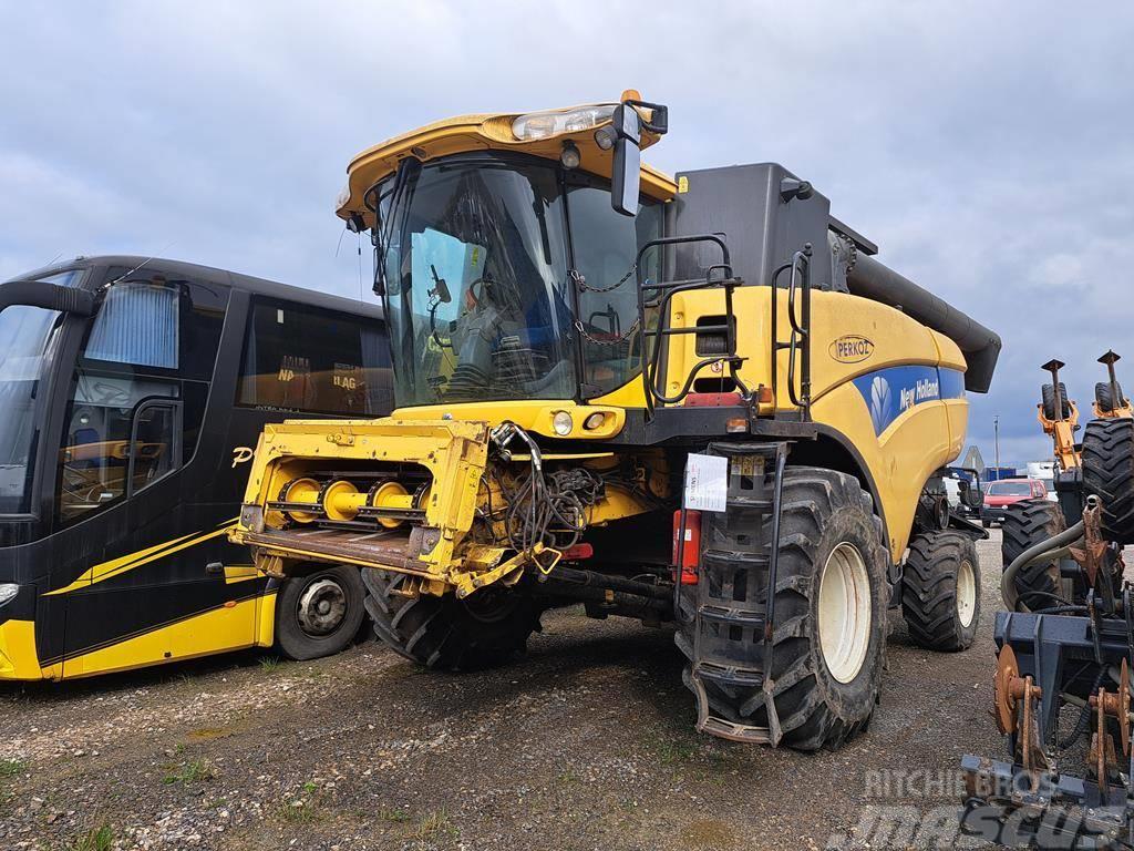 New Holland CX 8070 Combine harvesters