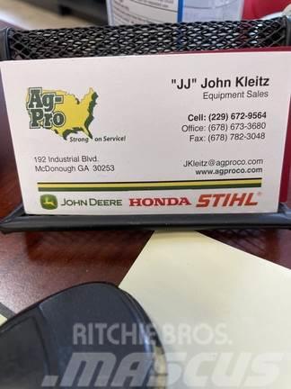 John Deere Z915E Zero turn mowers