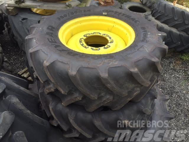 Goodyear 380-85-24 8 HULS BORING Tyres, wheels and rims