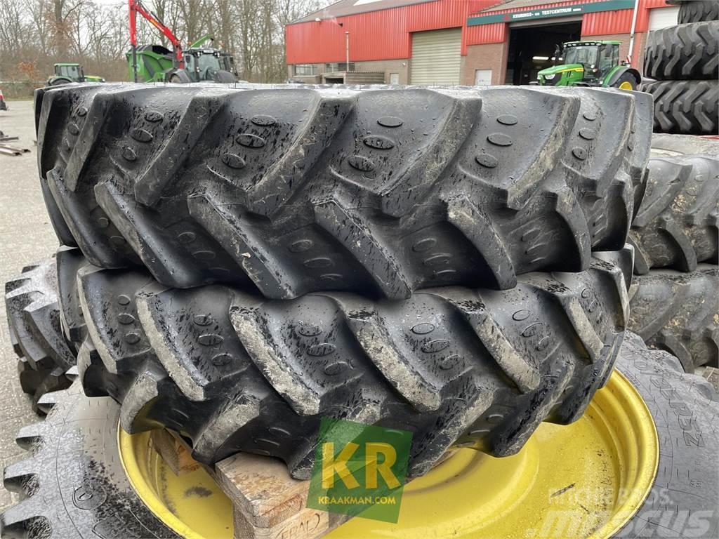 BKT 320/85R36 op velg Tyres, wheels and rims