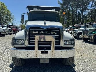 Mack GU713