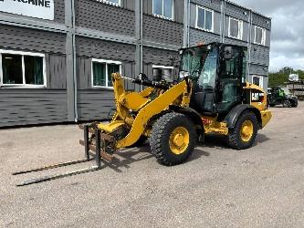  ** SOLD ** CAT 906M