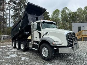 Mack GU813