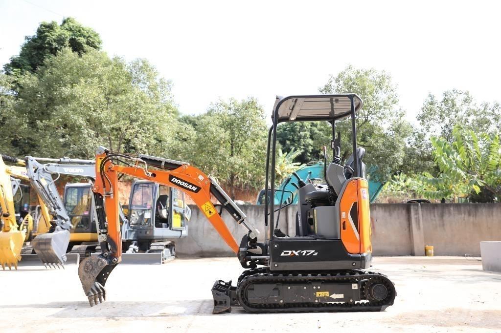 Doosan DX 17 Pásové rýpadlá
