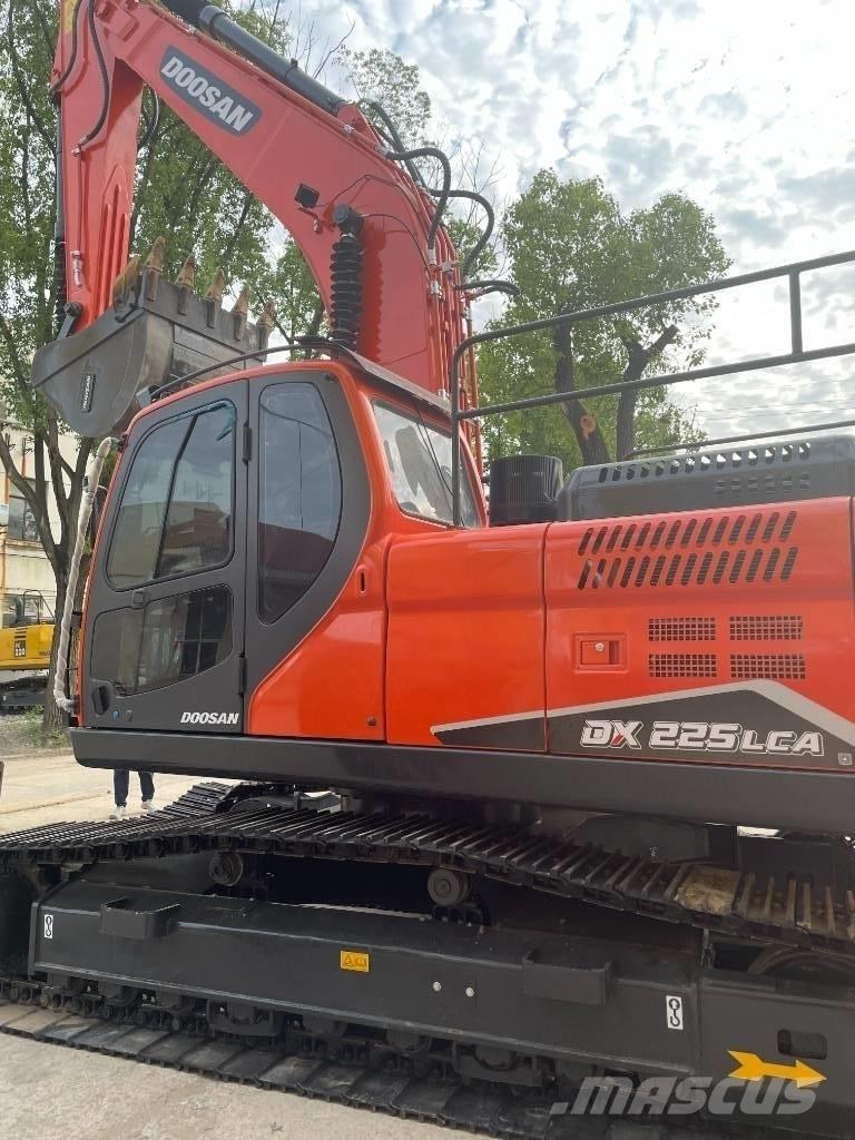 Doosan DX 225 Midi rýpadlá 7 t - 12 t
