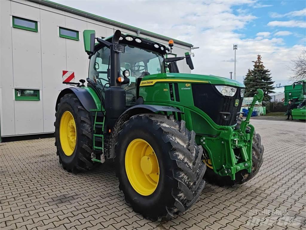 John Deere 6R 250 Traktory