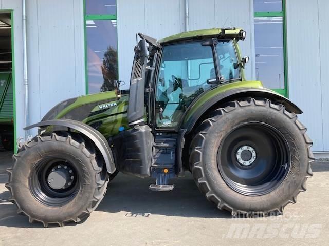 Valtra T 235 Versu Traktory