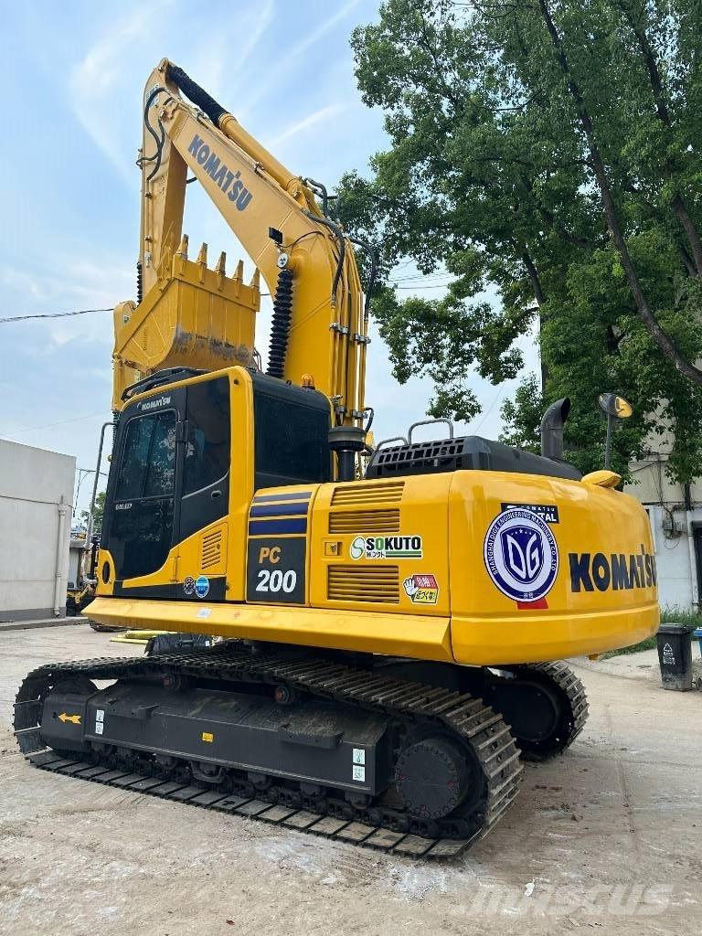 Komatsu PC 200-8 Midi rýpadlá 7 t - 12 t