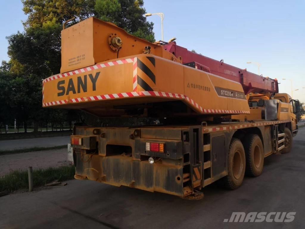 Sany STC 250 H Univerzálne terénne žeriavy