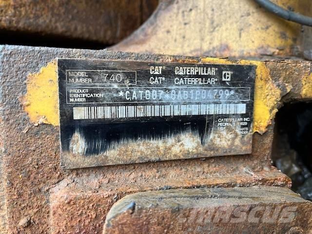 CAT 740 Kĺbové nákladné autá