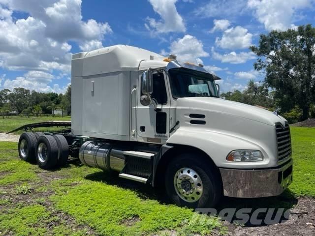 Mack CXU613 Pinnacle Ťahače