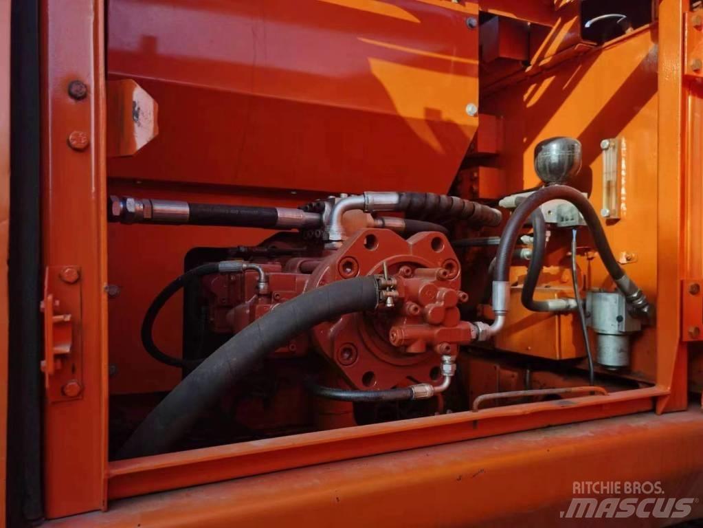 Doosan DH 220 Pásové rýpadlá