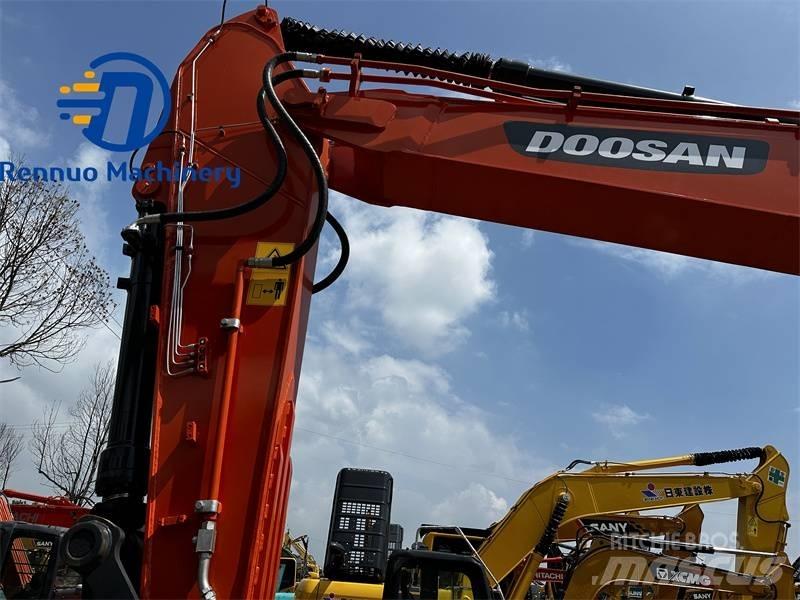 Doosan DX 225 LC-9C Pásové rýpadlá