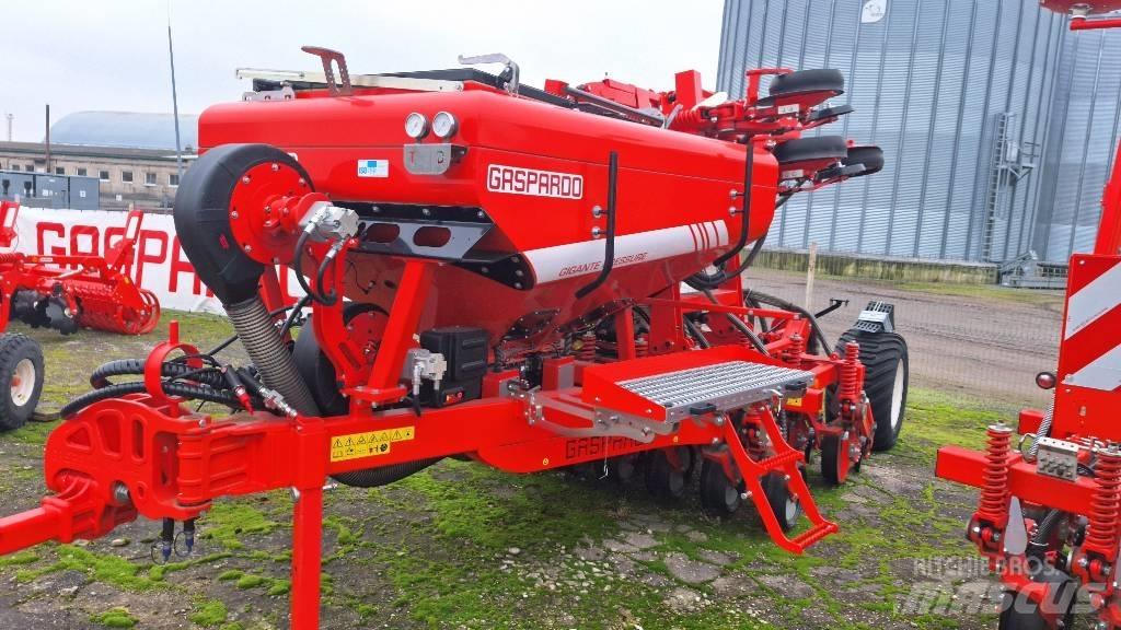 Gaspardo Gigante Mechanické sejačky