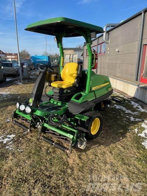 John Deere 7200 A Kosačky fervejí