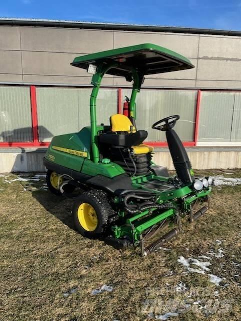 John Deere 7200 A Kosačky fervejí