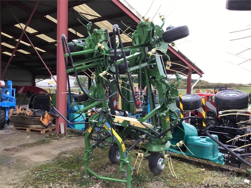 Krone Vendro 820 Obracače a zhrabovače sena