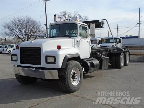 Mack RD600 Hákový nosič kontajnerov