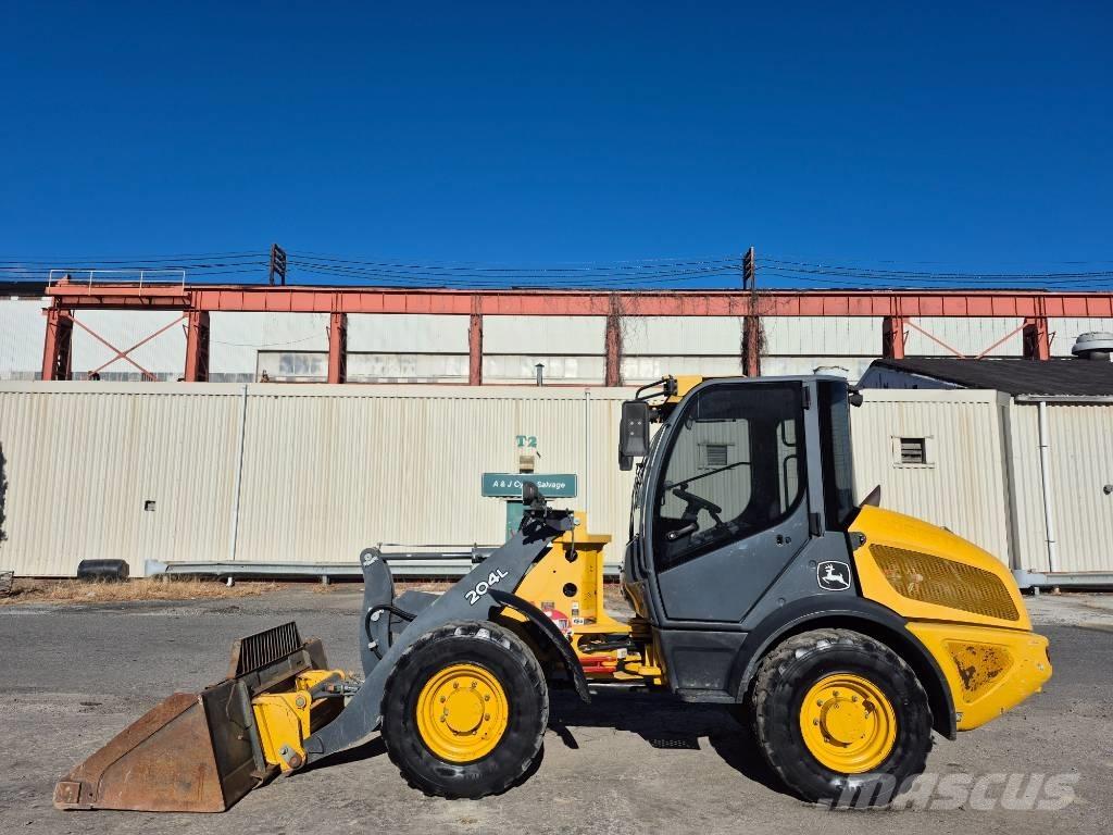 John Deere 204 L Kolesové nakladače