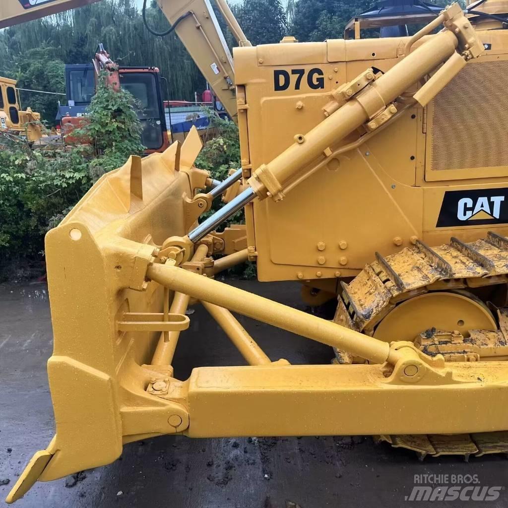 CAT D 7 G Pásové dozéry