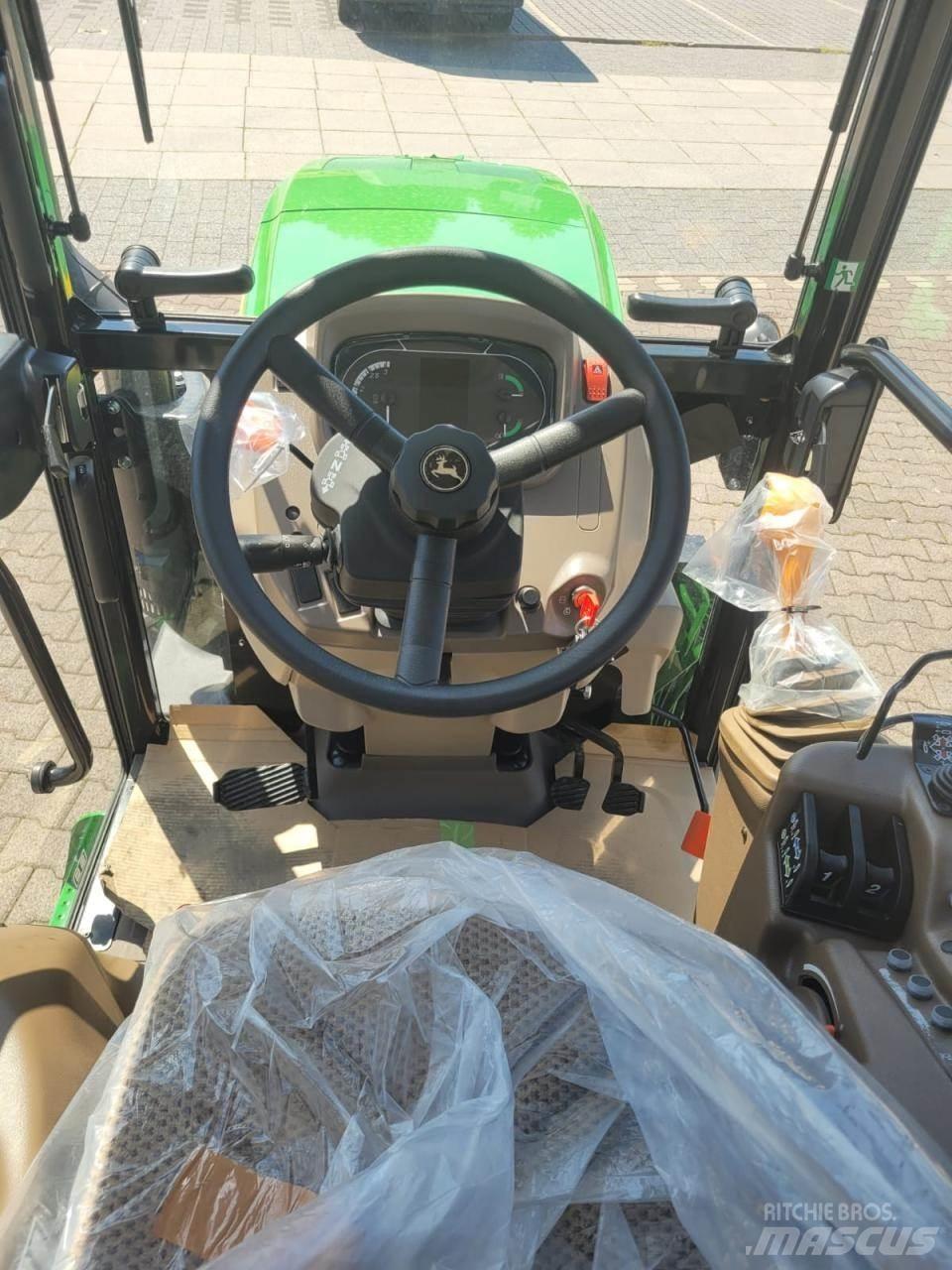 John Deere 5105GV Traktory