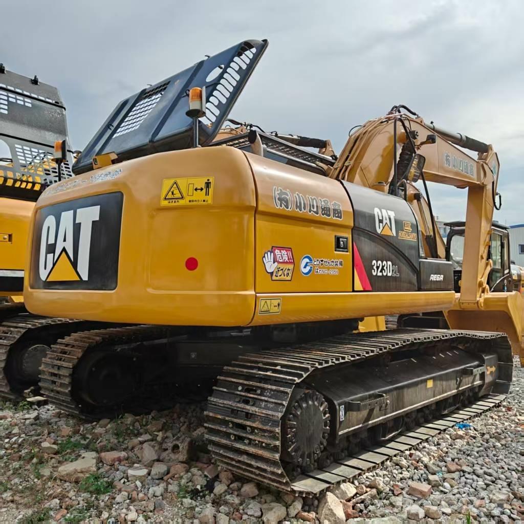 CAT 323D2 Pásové rýpadlá