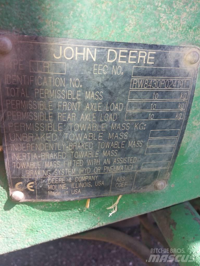 John Deere 8430 Traktory