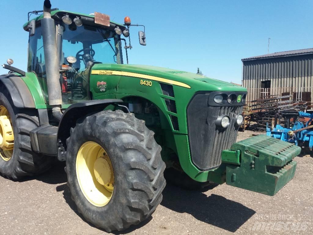 John Deere 8430 Traktory