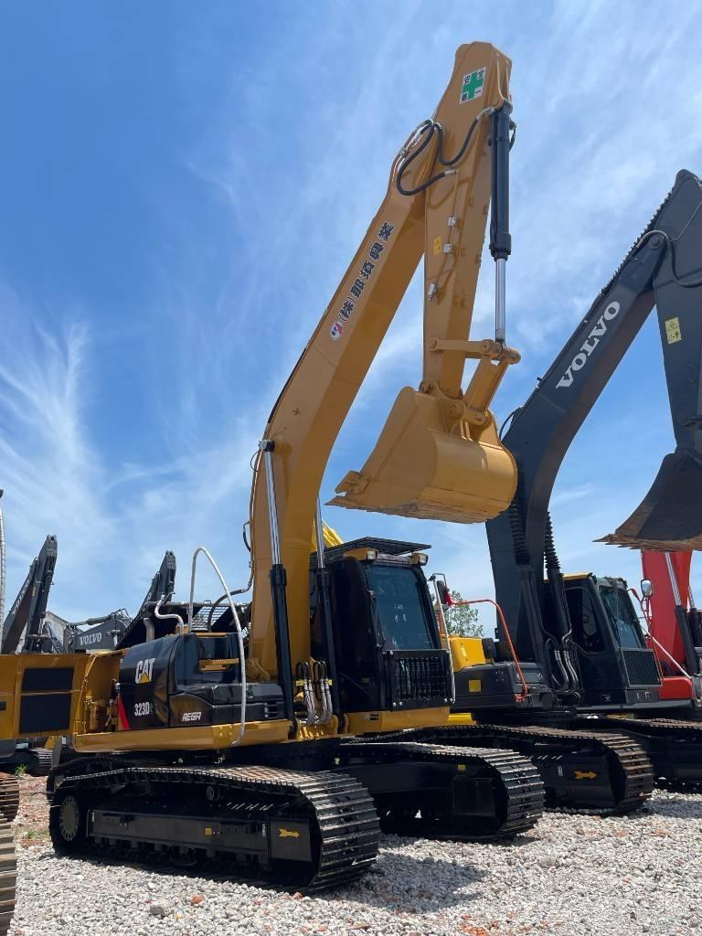 CAT 323 Pásové rýpadlá