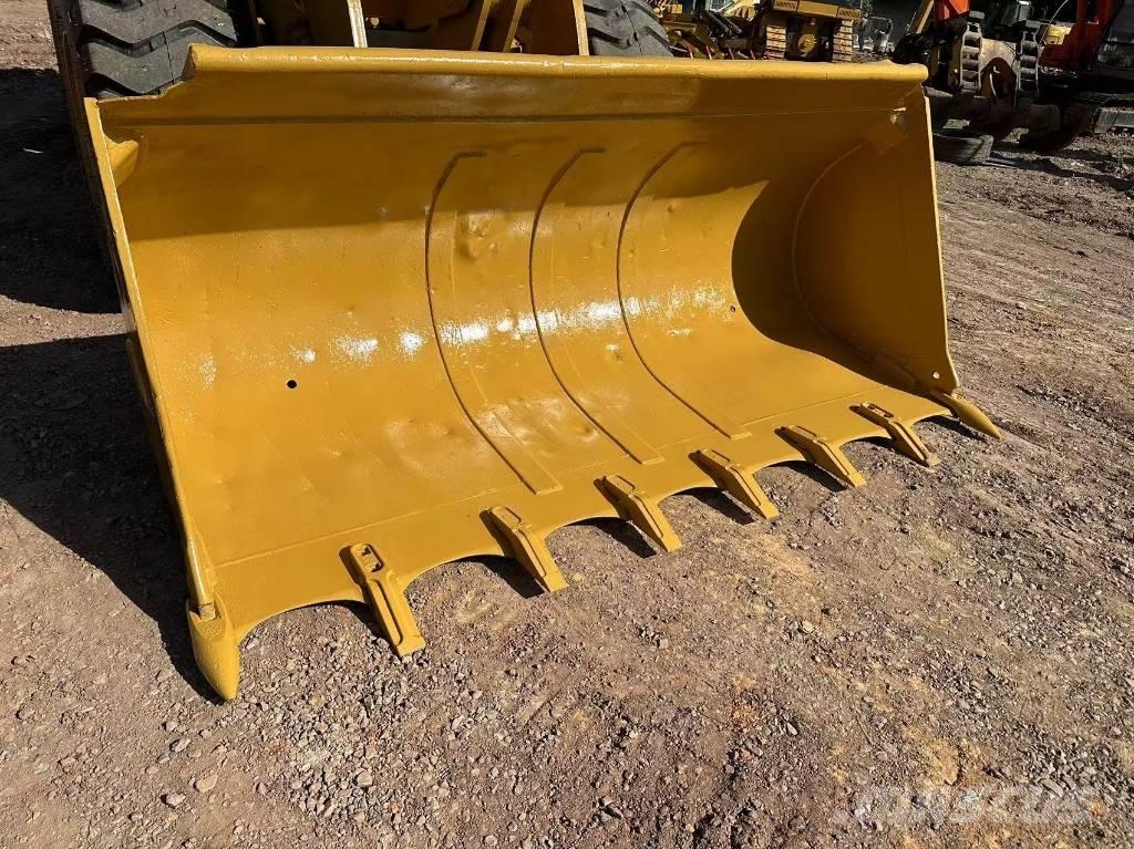 CAT 966H Kolesové nakladače