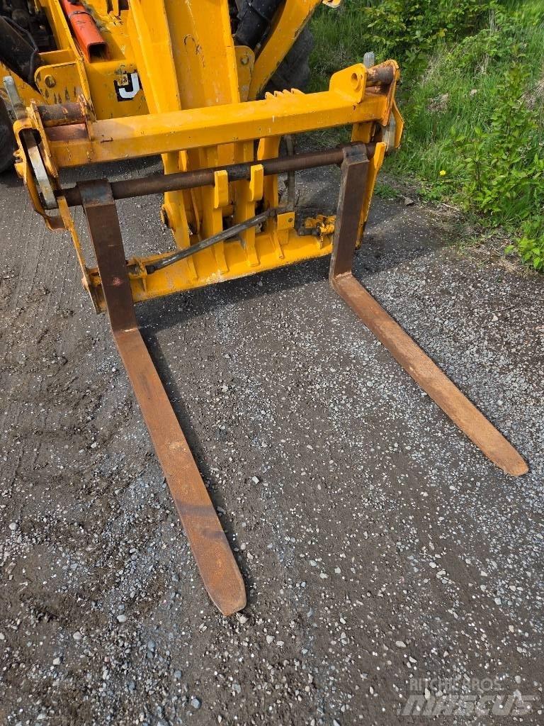 JCB 540-140 Teleskopické manipulátory