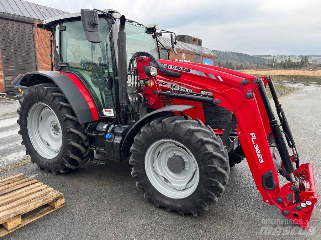 Massey Ferguson 5713 Traktory