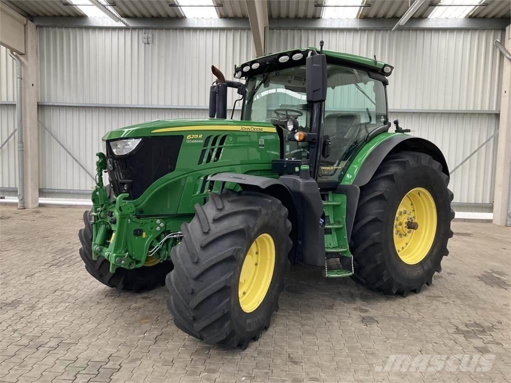 John Deere 6215R Traktory