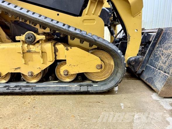 CAT 239D Šmykom riadené nakladače