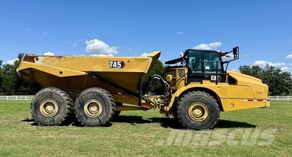CAT 745 Kĺbové nákladné autá