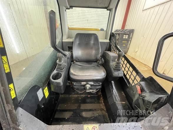 JCB 210T Šmykom riadené nakladače