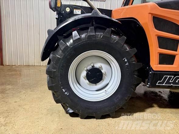 JLG 823 Teleskopické manipulátory