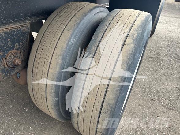 Utility 4000AE Valníkové návesy/Návesy sa sklápacím bočnicami