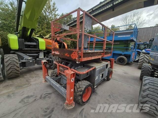 SkyJack 6832RT Nožnicové zdvíhacie plošiny