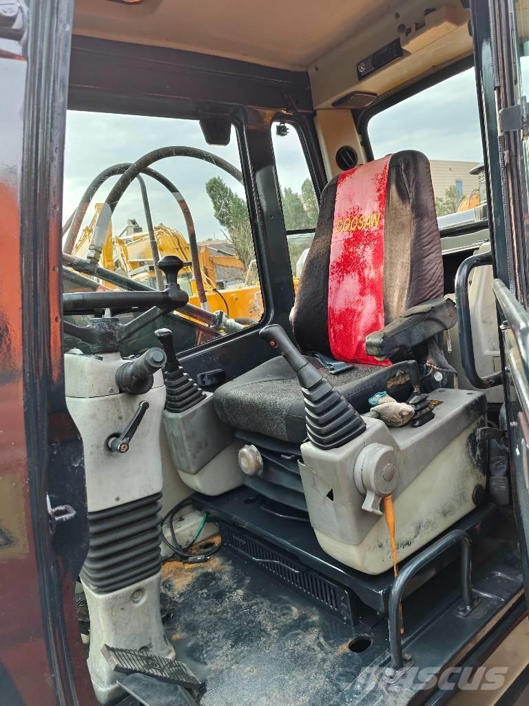 Hyundai r210w-9 Kolesové rýpadlá