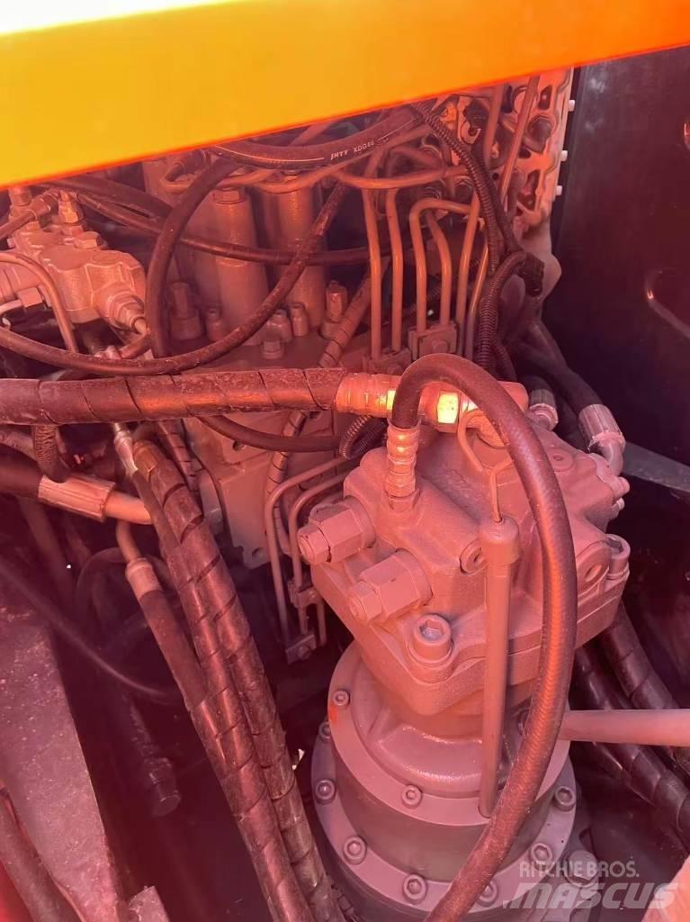Hitachi 120 Pásové rýpadlá