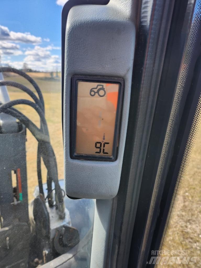 Valtra M 120 Traktory
