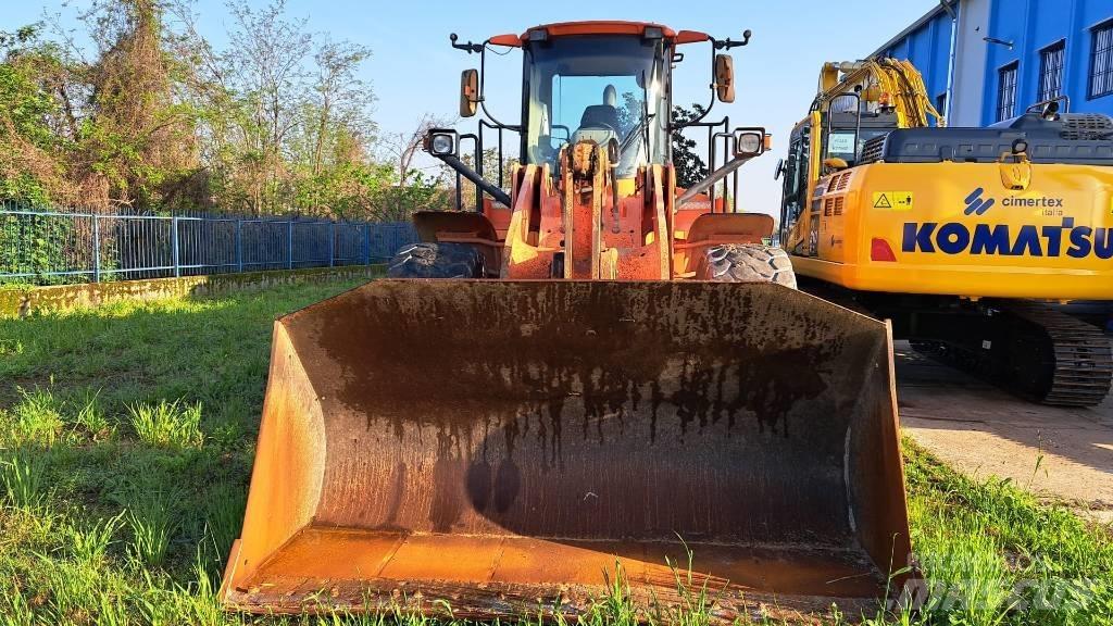 Hitachi W190 Kolesové nakladače