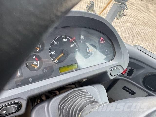Komatsu WA 320 Kolesové nakladače