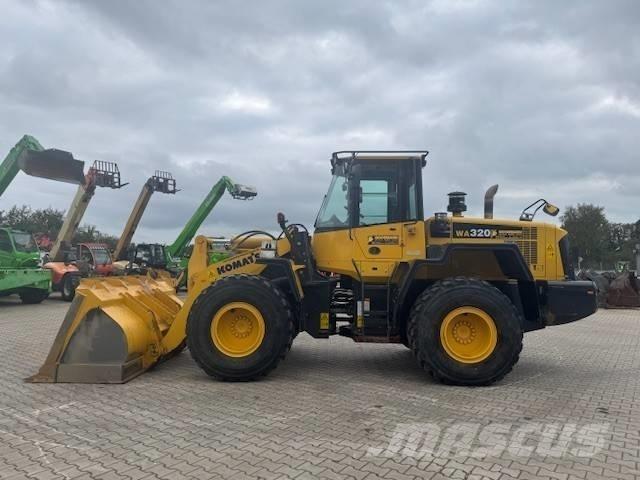 Komatsu WA 320 Kolesové nakladače