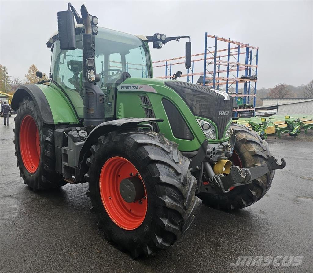 Fendt 724 Vario Traktory