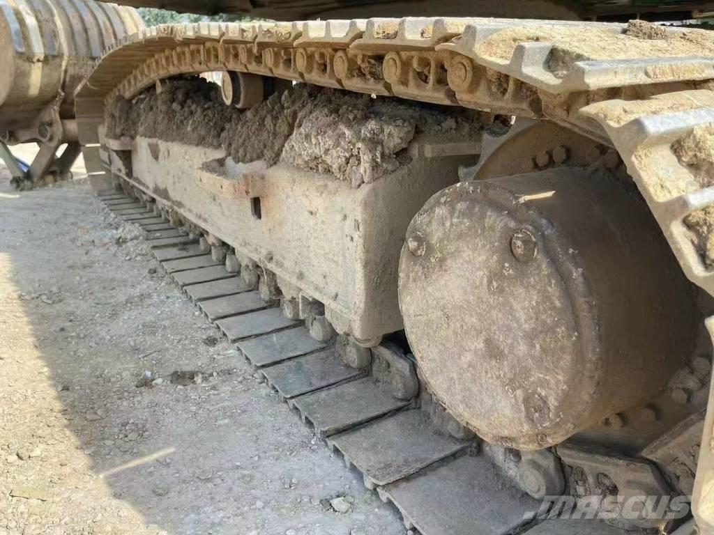 Komatsu PC 200 Pásové rýpadlá